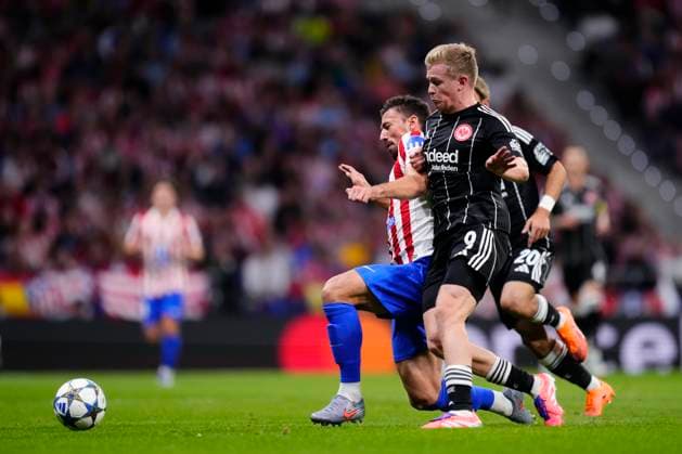 Atletico de Madrid v Eintracht Frankfurt - UEFA Champions League 2025 26 League Phase MD2 Jonathan Burkardt centre-forward of Eintracht Frankfurt and Germany and Clement Lenglet centre-back of Atletico de Madrid and France compete for the ball during the UEFA Champions League 2025 26 League Phase MD2 match between Atletico de Madrid and Eintracht Frankfurt at Estadio Metropolitano on September 30, 2025 in Madrid, Spain. Madrid Spain  Copyright: xJosexBretonx originalFilename:bretonhernandez-atletico250930_np2MT.jpg