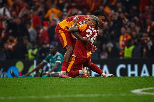 Galatasaray-vs-Liverpool-UEFA-Champions-League-2025-26-MD2 Lucas Torreira of Galatasaray SK celebrates victory. Galatasaray SK and Liverpool FC faced each other at UEFA Champions League 2025 26 League Phase MD2. The match took place in Ali Sami Yen Rams Park Stadium on September 30, 2025. Istanbul Istanbul Turkey Copyright: xBurakxBasturkx