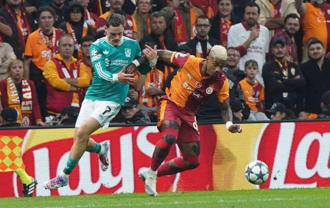 Mario Lemina of Galatasaray and Florian Wirtz (7) of Liverpool battle for the ball during the UEFA Champions League 2025 26 League Phase MD2 match between Galatasaray A.S. and Liverpool FC at Rams Park Stadium on September 30, 2025 in Istanbul, Turkey. (Photo by Seskimphoto ) Galatasaray A.S. v Liverpool FC - UEFA Champions League 2025 26 League Phase MD2 