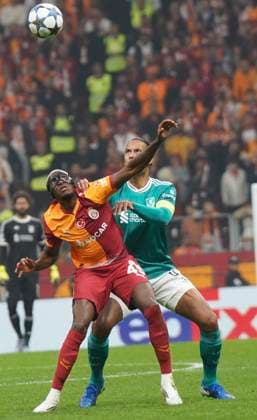 Victor Osimhen of Galatasaray and Virgil van Dijk (4) of Liverpool battle for the ball during the UEFA Champions League 2025 26 League Phase MD2 match between Galatasaray A.S. and Liverpool FC at Rams Park Stadium on September 30, 2025 in Istanbul, Turkey. (Photo by Seskimphoto ) 