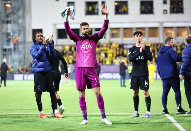 Guglielmo Vicario of Tottenham Hotspur acknowledges the fans after the match FK Bodo Glimt v Tottenham Hotspur, UEFA Champions League, Group Stage, Football, Aspmyra Stadion, Bodo, Norway - 30 Sep 2025Bodo Aspmyra Stadion Norway EDITORIAL USE ONLY No use with unauthorised audio, video, data, fixture lists, club league logos or live services. Online in-match use limited to 120 images, no video emulation. No use in betting, games or single club league player publications. Copyright: xMichaelxZemanek Shutterstockx 15504026aw