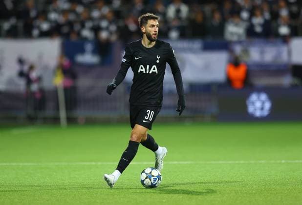 Rodrigo Bentancur of Tottenham Hotspur FK Bodo Glimt v Tottenham Hotspur, UEFA Champions League, Group Stage, Football, Aspmyra Stadion, Bodo, Norway - 30 Sep 2025Bodo Aspmyra Stadion Norway EDITORIAL USE ONLY No use with unauthorised audio, video, data, fixture lists, club league logos or live services. Online in-match use limited to 120 images, no video emulation. No use in betting, games or single club league player publications. Copyright: xMichaelxZemanek Shutterstockx 15504026bm