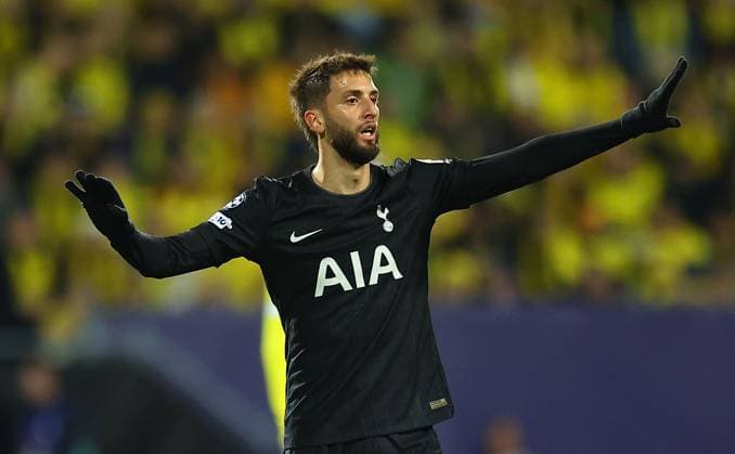 Rodrigo Bentancur of Tottenham Hotspur FK Bodo Glimt v Tottenham Hotspur, UEFA Champions League, Group Stage, Football, Aspmyra Stadion, Bodo, Norway - 30 Sep 2025Bodo Aspmyra Stadion Norway EDITORIAL USE ONLY No use with unauthorised audio, video, data, fixture lists, club league logos or live services. Online in-match use limited to 120 images, no video emulation. No use in betting, games or single club league player publications. Copyright: xMichaelxZemanek Shutterstockx 15504026bw