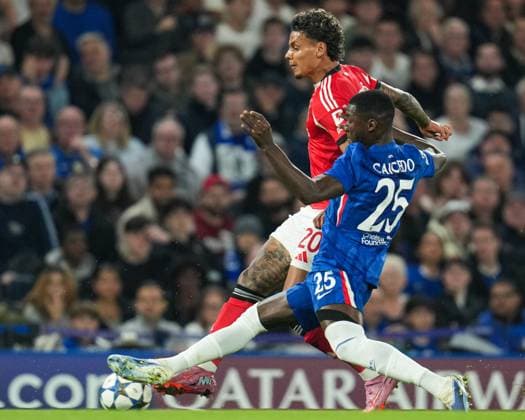 UEFA Champions League Chelsea v Benfica MoisÃ s Caicedo of Chelsea slides in on Richard Rios of Benfica during the UEFA Champions League match Chelsea vs Benfica at Stamford Bridge, London, United Kingdom, 30th September 2025 (Photo by Harvey Murphy News Images) Copyright: xHarveyxMurphy NewsxImagesx
