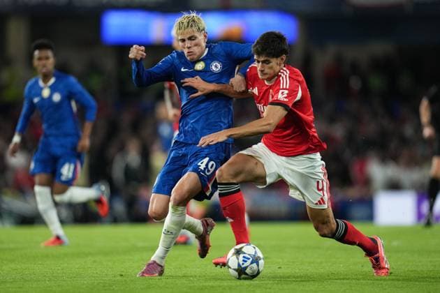 UEFA Champions League Chelsea v Benfica Alejandro Garnacho of Chelsea and Antonio Silva of Benfica battle during the UEFA Champions League match Chelsea vs Benfica at Stamford Bridge, London, United Kingdom, 30th September 2025 (Photo by Harvey Murphy News Images) Copyright: xHarveyxMurphy NewsxImagesx