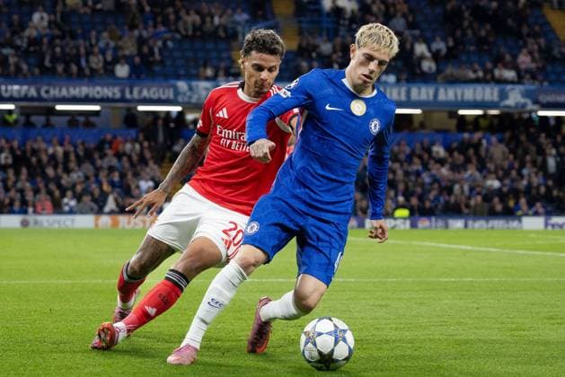 30th September 2025; Stamford Bridge, Chelsea, London, England: Champions League Football, Chelsea versus Benfica; Richard Rios of Benfica pressures Alejandro Garnacho of Chelsea  IanxStephen