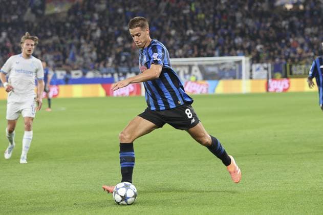 Mario Pasalic of Atalanta BC kick the ball during Atalanta BC vs Club Brugge, Chanpions League 2025-26 League phase, Matchday 2Â°, game at New Balance Arena in Bergamo (BG), Italy, on September 30, 2025.  Copyright: xDavidexCasentini IPAxSportx xipa-agency.netx xx IPA_65992710 IPA_Agency_IPA65992710