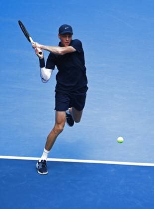 (251001) -- BEIJING, Oct. 1, 2025 -- Jannik Sinner hits a ruturn during the men s singles final match between Jannik Sinner of Italy and Learner Tien of the United States at 2025 China Open tennis tournament in Beijing, China, Oct. 1, 2025. ) (SP)CHINA-BEIJING-TENNIS-CHINA OPEN-MEN S SINGLES-FINAL(CN) HuxJingwen 