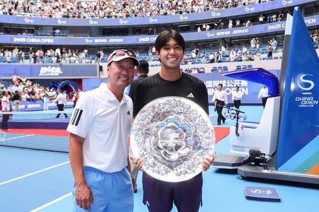 BEIJING, CHINA - OCTOBER 01: Runner-up Learner Tien of the United States poses with trophy after the Men s Singles Final match on day 10 of the 2025 China Open at the National Tennis Center on October 1, 2025 in Beijing, China.  Copyright: xVCGx 111594392260