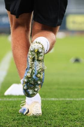 SOCCER - UEFA EL, Sturm vs Glasgow GRAZ,AUSTRIA,01.OCT.25 - SOCCER - UEFA Europa League, SK Sturm Graz vs Glasgow Rangers FC, training Sturm. Image shows a feature with legs and shoes.  GEPAxpictures xMarioxBuehner-Weinrauch