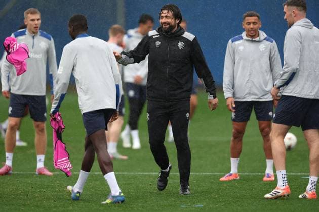 Rangers head coach Russell Martin during training ahead of tomorrow s Europa League group phase match against Sturm Graz. Rangers Training - The Rangers Training Centre, Glasgow, Lanarkshire, Scotland, UK - 01 Oct 2025Glasgow The Rangers Training Centre Lanarkshire United Kingdom  Copyright: xO Rourke RangersxFC Shutterstockx 15512623al