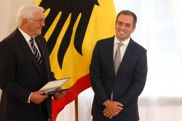 Verdienstorden zum Tag der Deutschen Einheit Berlin, 01.10.2025 Bundespräsident Frank-Walter Steinmeier verleiht den Verdienstorden zum Tag der Deutschen Einheit an Philipp Lahm, München Bayern Weltmeister, Champions-League-Sieger, Mannschaftskapitän, Mr. Fairplay Philipp Lahm ist eine der prägenden Persönlichkeiten des deutschen Fußballs. Und dies auch außerhalb des Spielfelds. Berlin Germany Copyright: xMatthiasxGränzdörferx