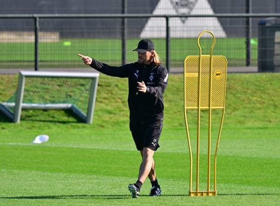 01.10.2025; Moenchengladbach; Fussball, Herren, Saison 2025 2026, Training Borussia Moenchengladbach Eugen Polanski (Interimstrainer Gladbach) DFL regulations prohibit any use of photographs as image sequences and or quasi-video. Borussia-Park NRW Deutschland