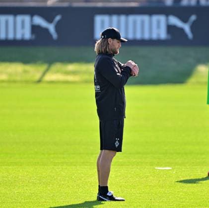 01.10.2025; Moenchengladbach; Fussball, Herren, Saison 2025 2026, Training Borussia Moenchengladbach Laeuft die Uhr fuer Eugen Polanski (Interimstrainer Gladbach) nach dem Freiburg-Spiel ab? DFL regulations prohibit any use of photographs as image sequences and or quasi-video. Borussia-Park NRW Deutschland