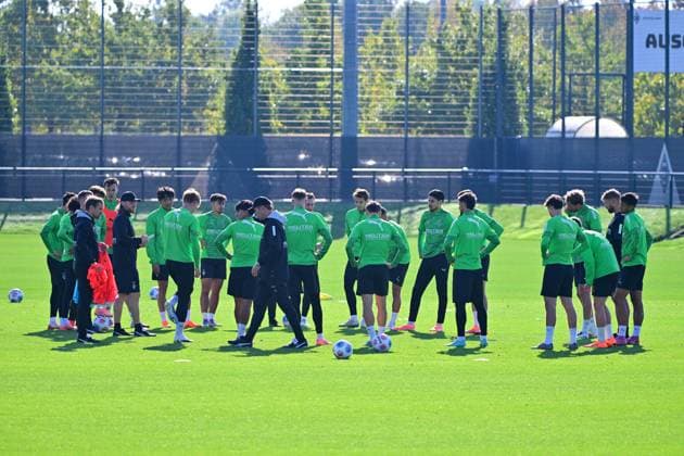 01.10.2025; Moenchengladbach; Fussball, Herren, Saison 2025 2026, Training Borussia Moenchengladbach Trainingsbesprechung DFL regulations prohibit any use of photographs as image sequences and or quasi-video. Borussia-Park NRW Deutschland