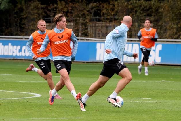 DEU, DFL, 2. FBL Hertha BSC, Training, 01.10.2025, Sportforum, Berlin, DEU, DFL, 2. FBL Hertha BSC, Training, im Bild Kennet Eichhorn (Hertha BSC Berlin 23), Toni Leistner (Hertha BSC Berlin 37) DFL - regulations prohibit any use of Photographs as image sequences and or quasi-video