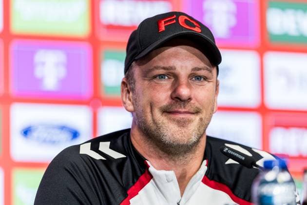 1. FC Köln Pressekonferenz; 01.10.2025 Lukas Kwasniok (Trainer 1. FC Köln) lächelt Pressekonferenz 1. FC Köln; RheinEnergiestadion, 01.10.2025 Copyright: xBEAUTIFULxSPORTS Wunderlx