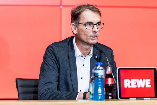Cologne Cup25 Pressekonferenz; 01.10.2025 Dr. Andreas Dartsch (stv. Vorstandsvorsitzender Sparkasse KölnBonn) Pressekonferenz Cologne Cup25; RheinEnergiestadion, 01.10.2025 Copyright: xBEAUTIFULxSPORTS Wunderlx