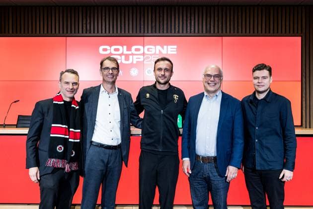 Cologne Cup25 Pressekonferenz; 01.10.2025 vl: Holger Kirsch (Präsident Viktoria Köln), Dr. Andreas Dartsch (stv. Vorstandsvorsitzender Sparkasse KölnBonn), Niklas Müller (Geschäftsführer Fortuna Köln), Dirk Brennecke (Geschäftsführer Fußball-Verband Mittelrhein), Lukas Berg (Technischer Direktor 1. FC Köln) Pressekonferenz Cologne Cup25; RheinEnergiestadion, 01.10.2025 Copyright: xBEAUTIFULxSPORTS Wunderlx