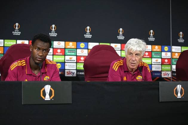 CALCIO - UEFA Europa League - AS Roma - Training and press conference, PK, Pressekonferenz 01.10.2025 Europa League : Conferenza Stampa: Gian Piero Gasperini Evan Ndicka Nella foto: (Foto Gino Mancini) Rome Italy  Copyright: xIPAxSport ABACAx