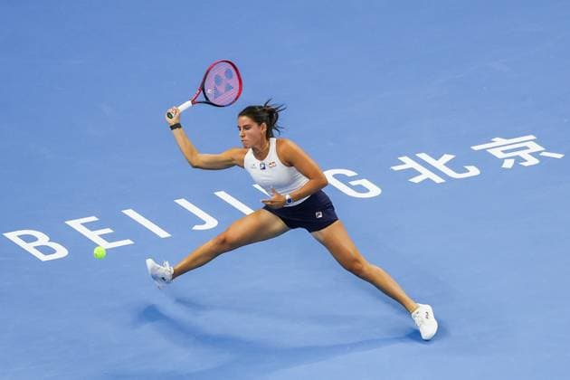BEIJING, CHINA - OCTOBER 01: Emma Navarro of the United States competes in the Women s Singles Round of 16 match against Iga Swiatek of Poland on day 10 of the 2025 China Open at the National Tennis Center on October 1, 2025 in Beijing, China.  Copyright: xVCGx 111594428237