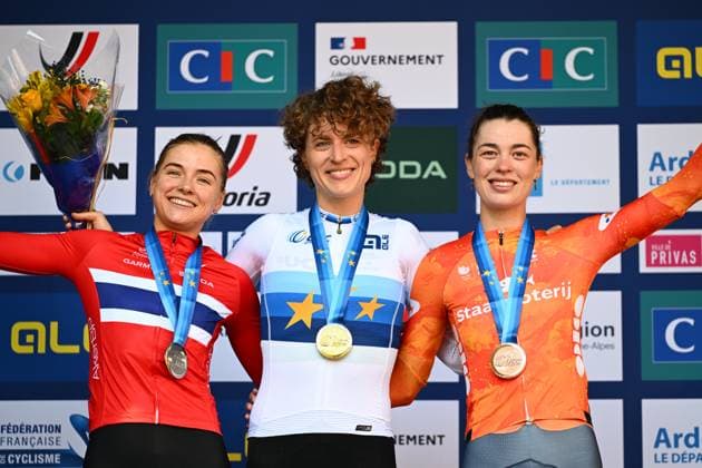 UEC 2025 Road European Championship, EM, Europameisterschaft Drome-Ardeche 01 10 2025 ETOILE-SUR-RHONE, FRANCE - OCTOBER 01 : Reusser Marlen (Switzerland) Ottestad Mie Bjorndal (Norway) and Bredewold Mischa (NED) during the podium ceremony of the Women Elite Individual Time Trial of the 2025 UEC Road European Championship Drome-Ardeche 10th edition an UCI Continental Championships cycling race of 24 km with start in Loriol-sur-Drome and finish in Etoile-sur-Rhone on October 1, 2025 in Etoile-sur-Rhone, France, 01 10 2025 Etoile-sur-Rhone France  Copyright: xVincentxKalutx