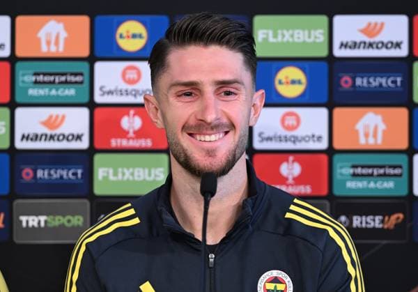 Ahead of Fenerbahce v Nice - UEFA Europa League ISTANBUL, TURKIYE - OCTOBER 1: Ismail Yuksek of Fenerbahce speaks during a press conference, PK, Pressekonferenz at the club s Can Bartu Facilities ahead of their UEFA Europa League second group stage match against France s Nice, on October 2, 2025, in Istanbul, Turkiye. Saffet Azak Anadolu Istanbul Turkey. Editorial use only. Please get in touch for any other usage.  Copyright: x2025xAnadoluxSaffetxAzakx