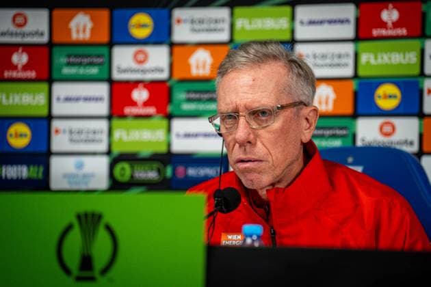 SOCCER - UEFA ECL, Poznan vs Rapid POZNAN,POLAND,01.OCT.25 - SOCCER - UEFA Conference League, KKS Lech Poznan vs SK Rapid Wien, preview, press conference, PK, Pressekonferenz Rapid. Image shows head coach Peter Stoeger (Rapid).  GEPAxpictures xKevinxHackner