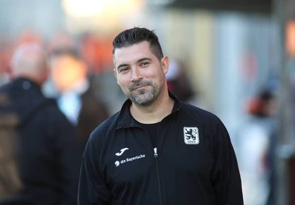 Fussball, Herren, 3.Liga, Saison 2025 2026, TSV 1860 München - FC Viktoria Köln, Grünwalder Stadion Alper Kayabunar, Interimstrainer (TSV 1860 München) Kopf, Oberkörper