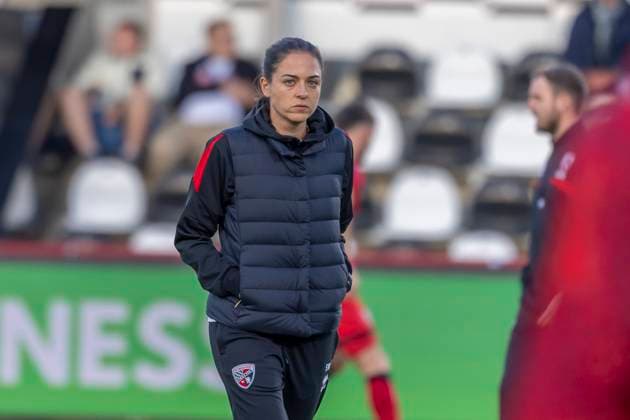 Verl, Deutschland 01. Oktober 2025: 3. Liga - 2025 2026 - SC Verl vs. FC Ingolstadt 04 Im Bild: Trainerin Sabrina Wittmann (FCI) DFB regulations prohibit any use of photographs as image sequences and or quasi-video Sportclub Arena Nordrhein Westfalen Copyright: xFotostandx xSchäferx