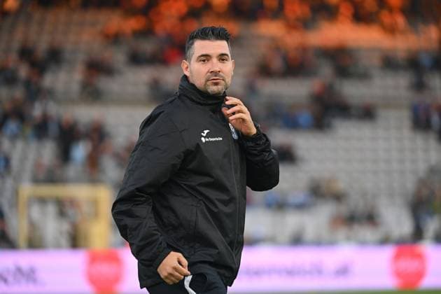 Alper Kayabunar (Interims Trainer 1860) , Einzelbild,angeschnittenes Einzelmotiv,Halbfigur,halbe Figur. Fussball 3.Liga,9.Spieltag, Saison 2025 26 TSV 1860 Muenchen - Viktoria Koeln am 01.10.2025 GRUENWALDER STADION.