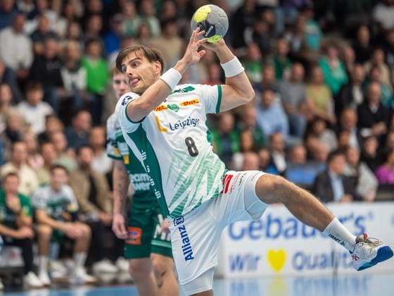 Lucas Krzikalla (SC DHfK Leipzig, 08) beim Siebenmeter, Frisch Auf Goeppingen vs. SC DHfK Leipzig, Handball, DHB-Pokal, Herren, Spielzeit 2025 2026, 01.10.2025, Frisch Auf Goeppingen vs. SC DHfK Leipzig, Handball, DHB-Pokal, Herren, Spielzeit 2025 2026, 01.10.2025 Goeppingen Copyright: xEibner-Pressefoto MichaelxSchmidx EP_MST
