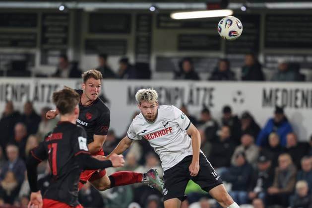 3. Liga; SC Verl - FC Ingolstadt 04; Zweikampf Kampf um den Ball Simon Lorenz (32, FCI) Lehmann Paul (14 Verl) Lukas Fröde (34, FCI) Frederik Christensen (11, FCI) 3. Liga - FC Ingolstadt 04 Saison 2025 2026 SC Verl