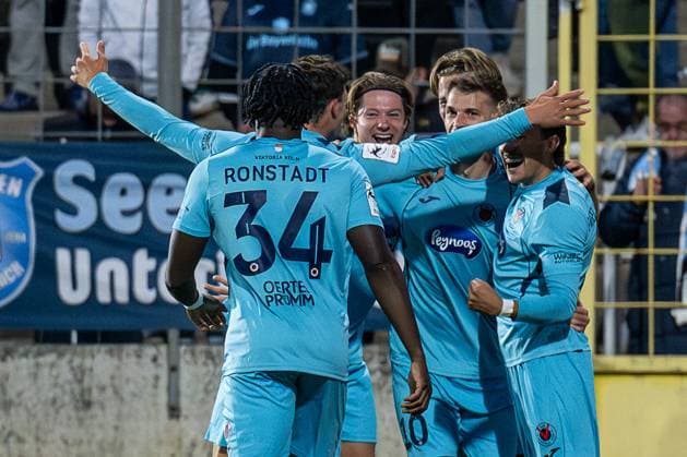 Die Koelner bejubeln mit David Otto (FC Viktoria Koeln, 10) dessen Tor zum 0:2 GER, TSV 1860 Muenchen vs. Viktoria Koeln 1904, Fussball, 3. Bundesliga, 9. Spieltag, Saison 2025 2026, 01.10.2025. (DFL DFB REGULATIONS PROHIBIT ANY USE OF PHOTOGRAPHS as IMAGE SEQUENCES and or QUASI-VIDEO). GER, TSV 1860 Muenchen vs. Viktoria Koeln 1904, Fussball, 3. Bundesliga, 9. Spieltag, Saison 2025 2026, 01.10.2025. Muenchen Copyright: xEibner-Pressefoto HeikexFeinerx EP_HFR