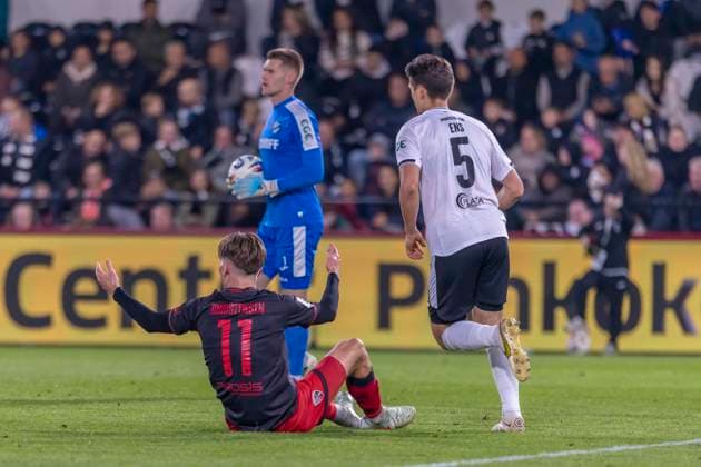 Verl, Deutschland 01. Oktober 2025: 3. Liga - 2025 2026 - SC Verl vs. FC Ingolstadt 04 Im Bild: Frederik Christensen (FCI) unzufrieden auf dem Spielfeld. DFB regulations prohibit any use of photographs as image sequences and or quasi-video Sportclub Arena Nordrhein Westfalen Copyright: xFotostandx xSchäferx