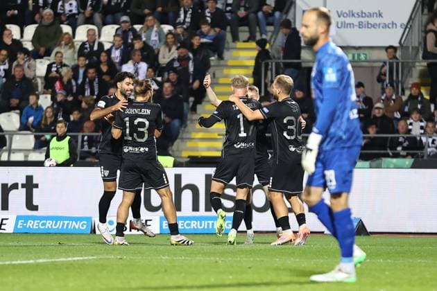 01.10.2025, Fussball, Herren, 9. Spieltag 3. Liga Saison 2025 2026: SSV Ulm 1846 - FC Schweinfurt 05 Schweinfurter Torjubel nach dem 1:1-Ausgleich