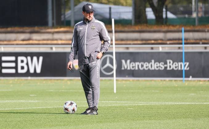01.10.2025, Deutschland, Stuttgart, Fußball UEFA Europa League, Saison 2025 2026, VfB Stuttgart Training, VfB Trainer Sebastian Hoeneß
