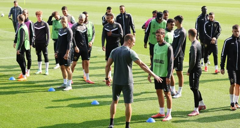 01.10.2025, Deutschland, Stuttgart, Fußball UEFA Europa League, Saison 2025 2026, VfB Stuttgart Training, Pascal Stenzel