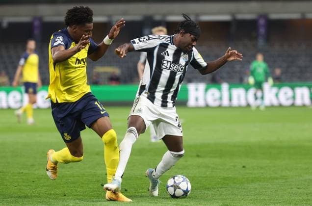 Union s Kevin Rodriguez and Newcastle s Anthony Elanga fight for the ball during a game between Belgian soccer team Royale Union Saint-Gilloise and English team Newcastle United FC, in Brussels, on Wednesday 01 October 2025, on the second day of the League phase of the UEFA Champions League tournament. VIRGINIExLEFOUR  x135852545x