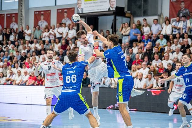DHB Pokal; TV Hüttenberg - VfL Gummersbach, 01.10.25 David Kuntscher (TV Hüttenberg, 97), Hendrik Schreiber (TV Hüttenberg, 51), ät?pán Zeman (VfL Gummersbach, 66), Julian Köster (VfL Gummersbach, 7) DHB Pokal; TV Hüttenberg - VfL Gummersbach: Hüttenberg, 01.10.25 Copyright: xBEAUTIFULxSPORTS Roeczeyx