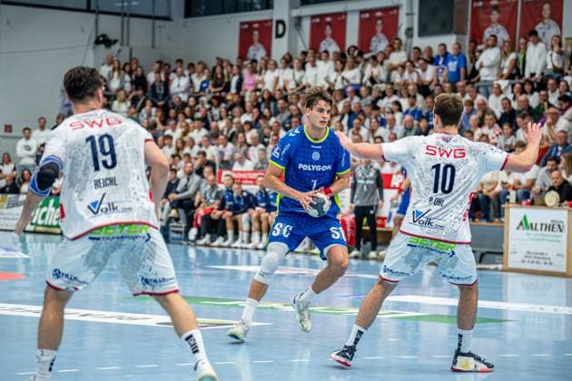 DHB Pokal; TV Hüttenberg - VfL Gummersbach, 01.10.25 Julian Köster (VfL Gummersbach, 7), Vit Reichl (TV Hüttenberg, 19), Paul Ohl (TV Hüttenberg, 10) DHB Pokal; TV Hüttenberg - VfL Gummersbach: Hüttenberg, 01.10.25 Copyright: xBEAUTIFULxSPORTS Roeczeyx