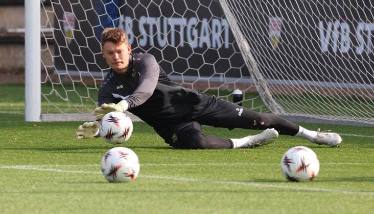 01.10.2025, Deutschland, Stuttgart, Fußball UEFA Europa League, Saison 2025 2026, VfB Stuttgart Training, Alexander Nübel