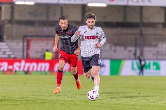Verl, Deutschland 01. Oktober 2025: 3. Liga - 2025 2026 - SC Verl vs. FC Ingolstadt 04 Im Bild: v. li. im Zweikampf Lukas Fröde Froede (FCI) und Berkan Taz (SC) DFB regulations prohibit any use of photographs as image sequences and or quasi-video Sportclub Arena Nordrhein Westfalen Copyright: xFotostandx xSchäferx
