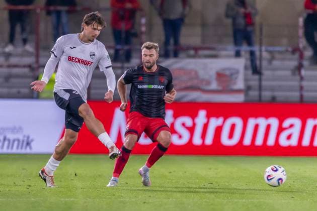 Verl, Deutschland 01. Oktober 2025: 3. Liga - 2025 2026 - SC Verl vs. FC Ingolstadt 04 Im Bild: v. li. im Zweikampf Fynn Otto (SC) und Yannick Deichmann (FCI) DFB regulations prohibit any use of photographs as image sequences and or quasi-video Sportclub Arena Nordrhein Westfalen Copyright: xFotostandx xSchäferx