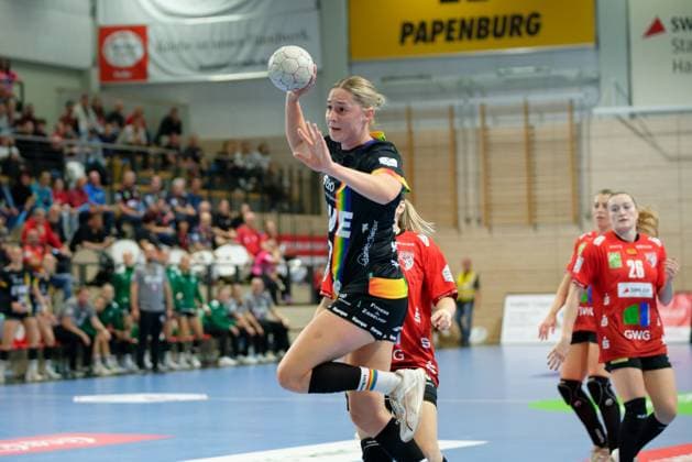 Jane Martens (Oldenburg, 13), Konter, SV Union Halle-Neustadt vs. VfL Oldenburg, Handball Bundesliga Frauen, Saison 2025 26, 4. Spieltag, 01.10.2025 Halle SWH Arena Sachsen-Anhalt Deutschland