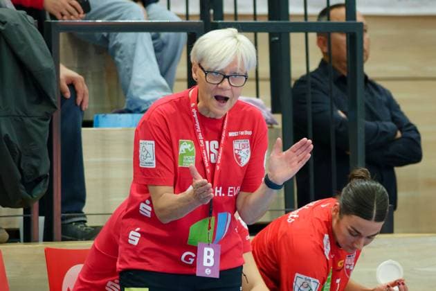 Trainerin Ines Seidler (Halle), SV Union Halle-Neustadt vs. VfL Oldenburg, Handball Bundesliga Frauen, Saison 2025 26, 4. Spieltag, 01.10.2025 Halle SWH Arena Sachsen-Anhalt Deutschland