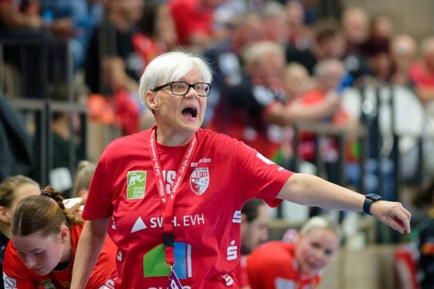 Trainerin Ines Seidler (Halle), SV Union Halle-Neustadt vs. VfL Oldenburg, Handball Bundesliga Frauen, Saison 2025 26, 4. Spieltag, 01.10.2025 Halle SWH Arena Sachsen-Anhalt Deutschland