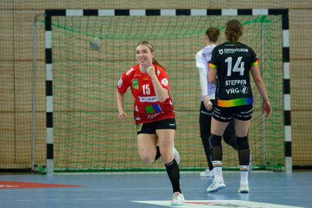 Fabienne Buech (Halle, 15) nach Tor, SV Union Halle-Neustadt vs. VfL Oldenburg, Handball Bundesliga Frauen, Saison 2025 26, 4. Spieltag, 01.10.2025 Halle SWH Arena Sachsen-Anhalt Deutschland