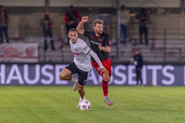 Verl, Deutschland 01. Oktober 2025: 3. Liga - 2025 2026 - SC Verl vs. FC Ingolstadt 04 Im Bild: v. li. im Zweikampf Fynn Otto (SC) und Yannick Deichmann (FCI) DFB regulations prohibit any use of photographs as image sequences and or quasi-video Sportclub Arena Nordrhein Westfalen Copyright: xFotostandx xSchäferx