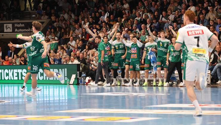 01.10.2025, Deutschland, Göppingen, Handball DHB-Pokal 2. Runde, FRISCH AUF! Göppingen vs. SC DHfK Leipzig, Jubel FAG